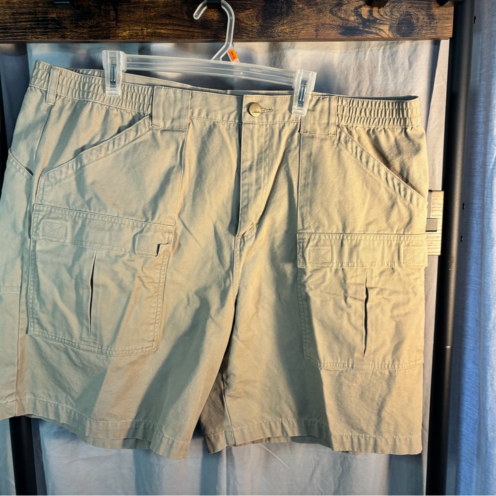 Cabelas‎ khaki cargo shorts